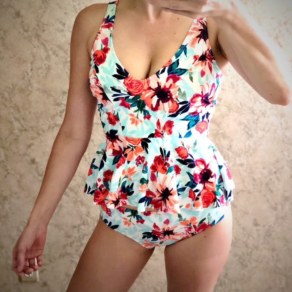 Floral Tankini Two Piece Swim Suit Size Small NWT